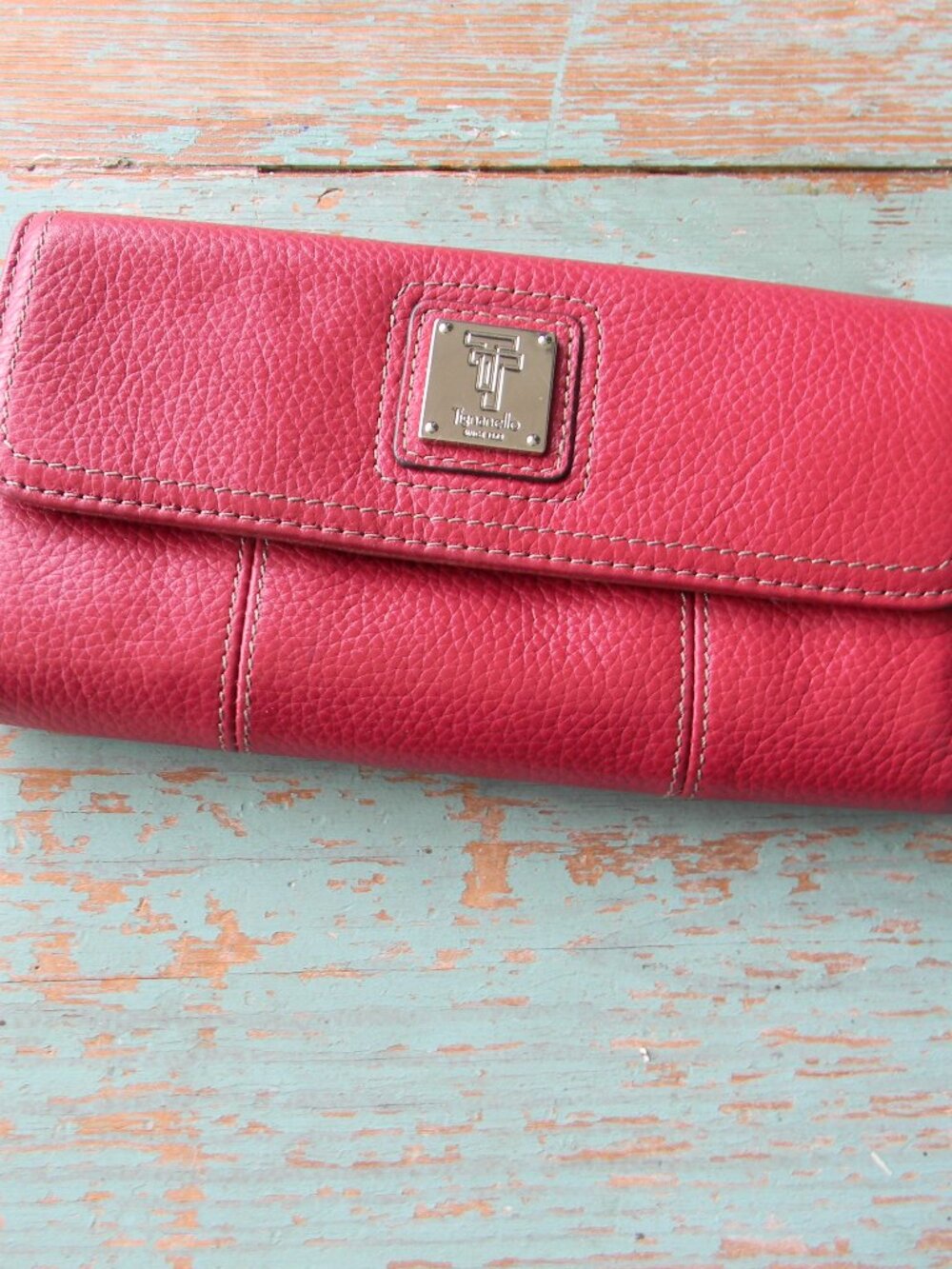 EUC Tignanello LG CRANBERRY Red Pebbled Genuine Leather Trifold Wallet Organizer